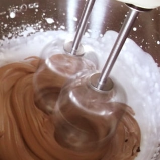 簡単デコレーション用チョコレートクリーム